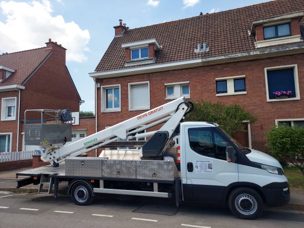 Artisan duVal - Peinture façade en cours